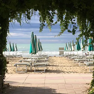 hotel-vina-del-mar-pineta.hotelslidodijesolo.com/